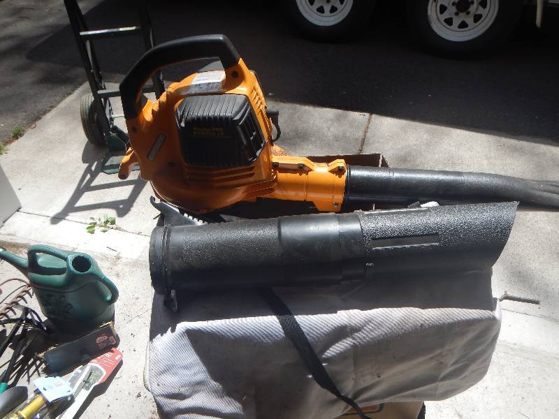 lot 23 image: Poulan Blower Vac