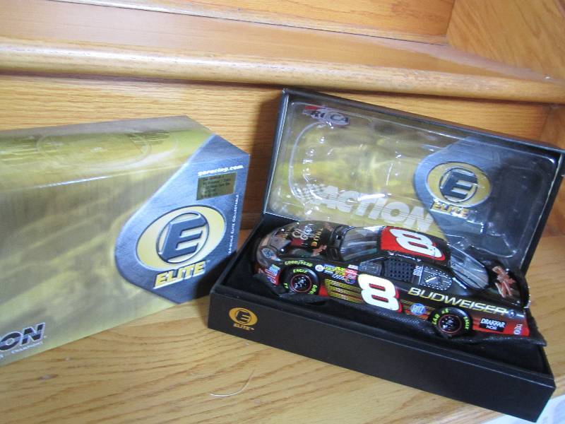 lot 31 image: Dale Earnhardt Jr. #8 Budweiser St...
