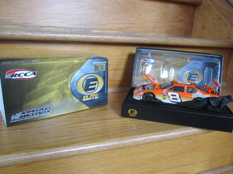 lot 44 image: Steve Park #8 Cheese Nips 2003 Mont...