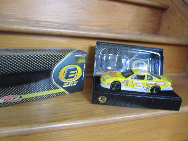 lot 47 image: Dale Earnhardt Jr. #3 Nilla Wafers...