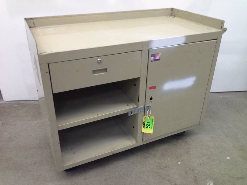 lot 124 image: (1) Edsal Cabinet Cart