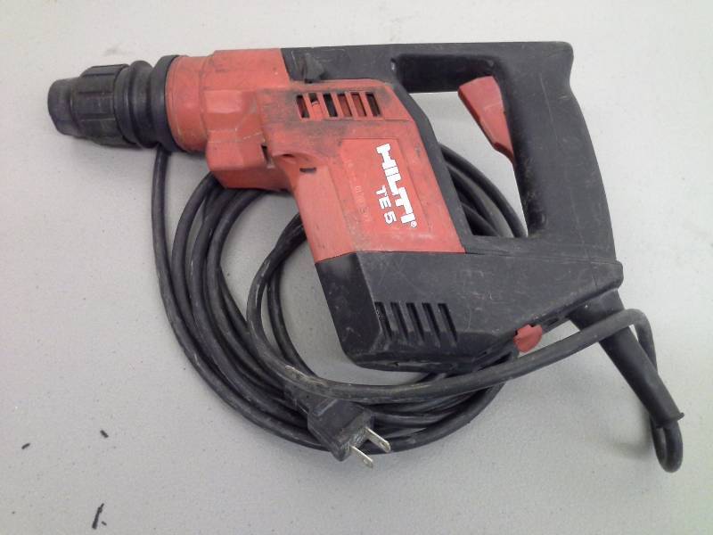 lot 98 image: (1) Hilti TE-5 Rotary Hammer Drill