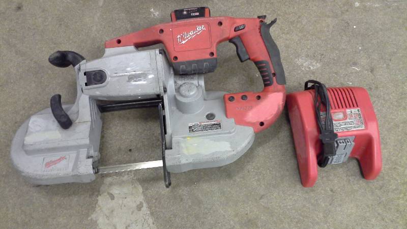 lot 107 image: (1) Milwaukee V28 Battery Operated Portable Band Saw
