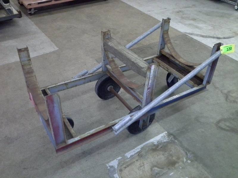 lot 120 image: (1) Pipe Cart