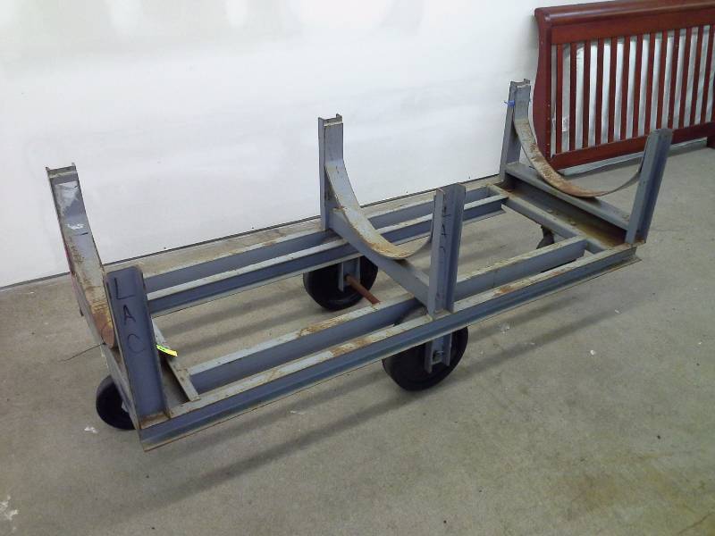 lot 128 image: (1) Pipe Cart