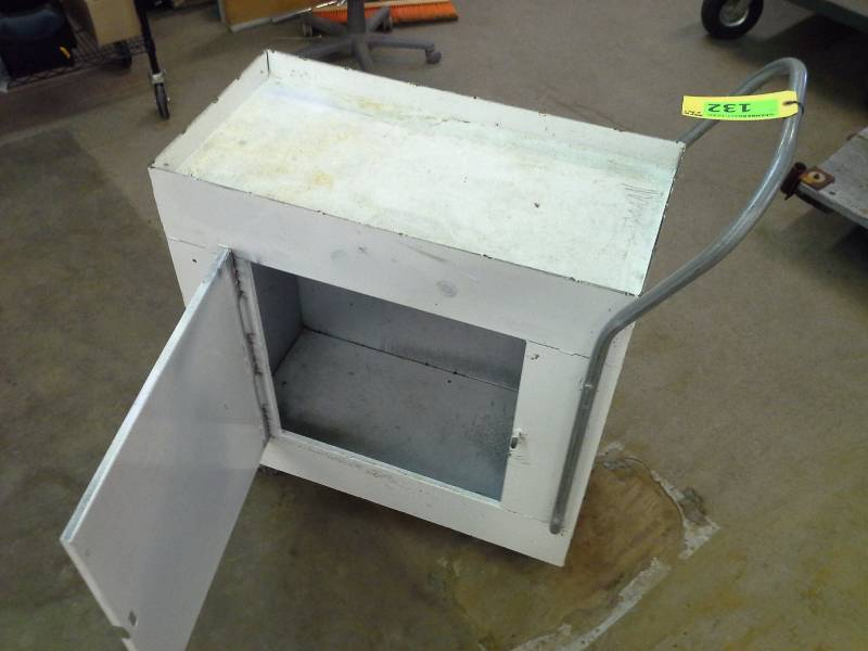 lot 132 image: (1) Storage Cart
