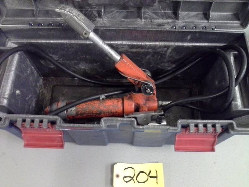 lot 204 image: Greenlee 800 Cable Bender