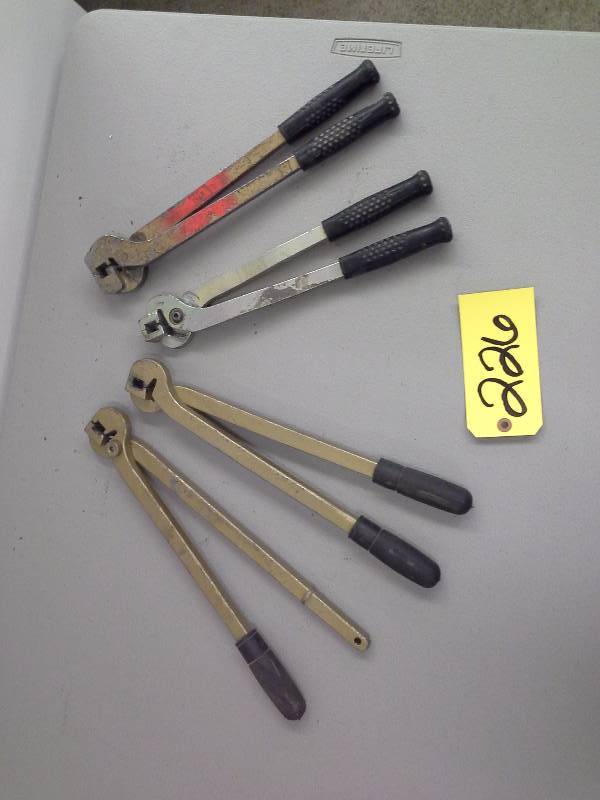 lot 226 image: (4) Crimping Tools