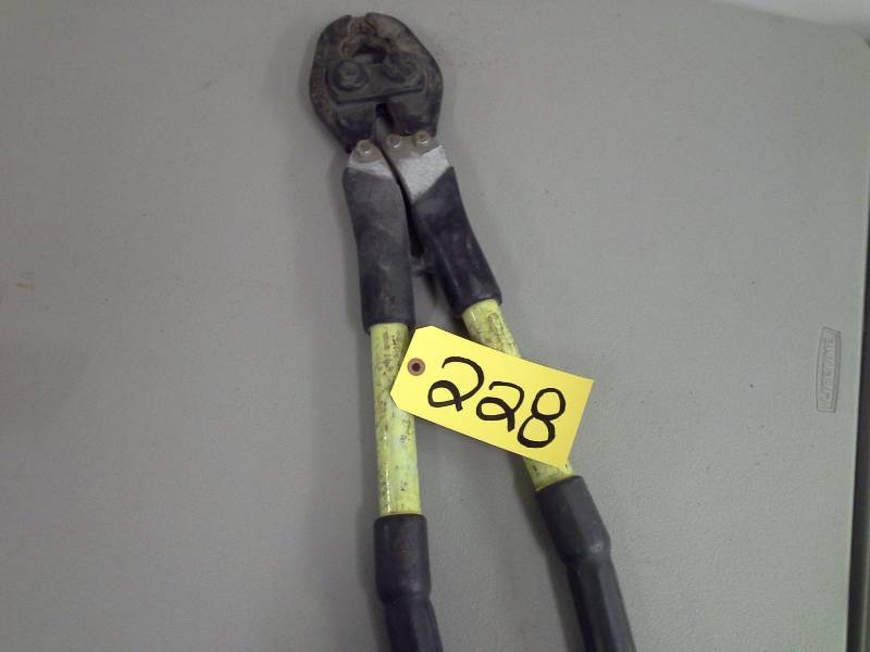 lot 228 image: (1) Crimping Tool