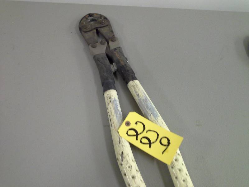 lot 229 image: (1) Crimping Tool