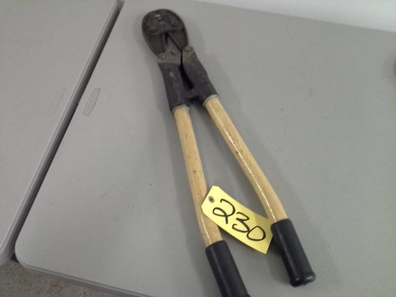 lot 230 image: (1) Crimping Tool