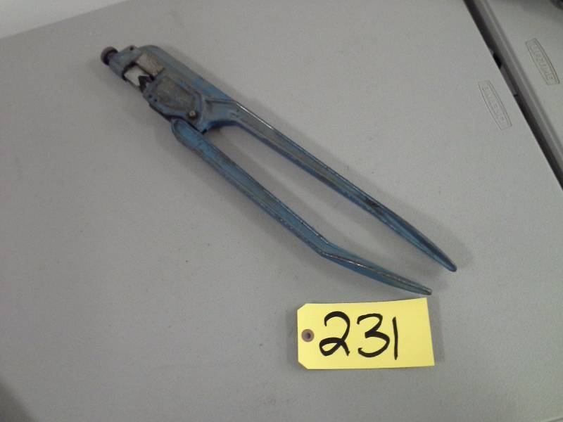 lot 231 image: (1) Crimping Tool