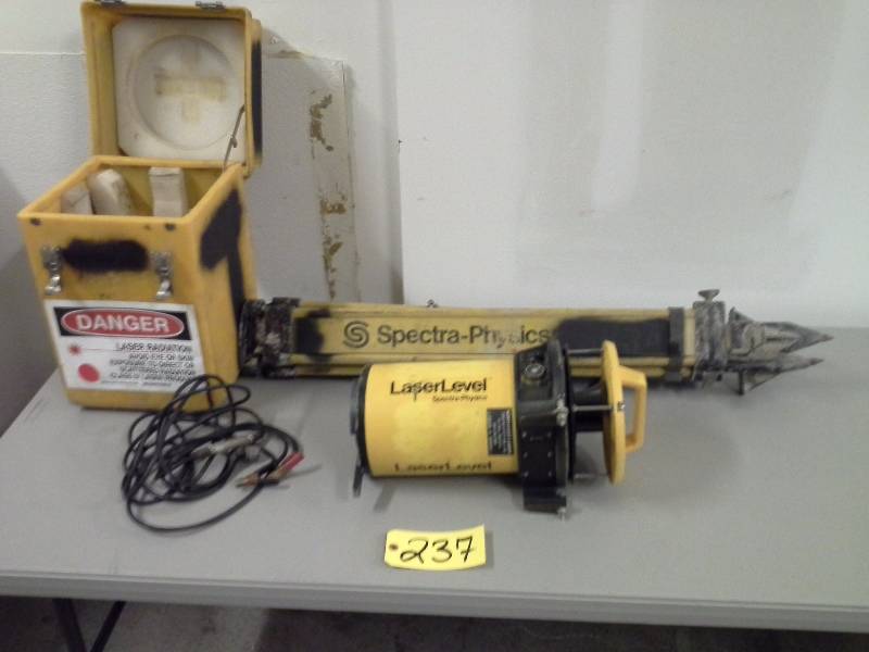 lot 237 image: (1) Spectra-Physics 942 Laser Level