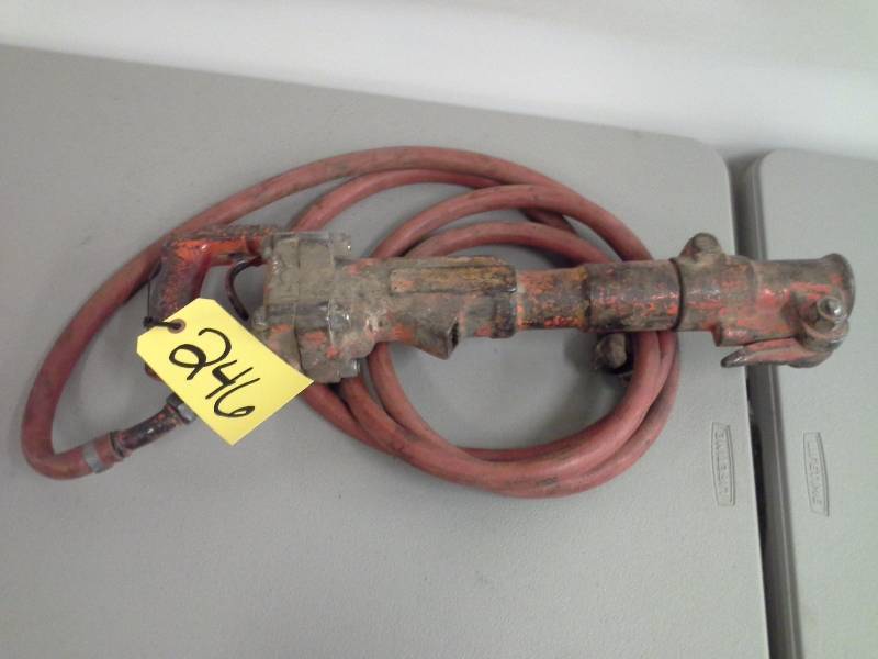lot 246 image: Hydraulic Tool