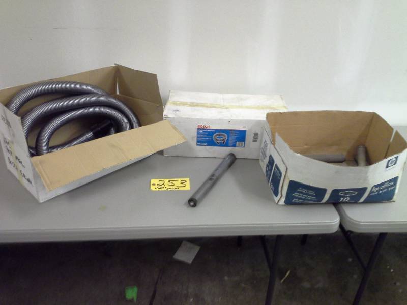lot 253 image: Vacuum Hoses