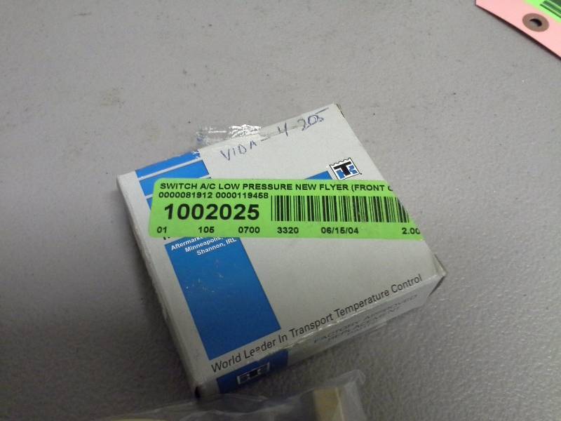 SWITCH AC LOW PRESSURE NEW FLYER (FRONT COMPRESSOR) 44-4258