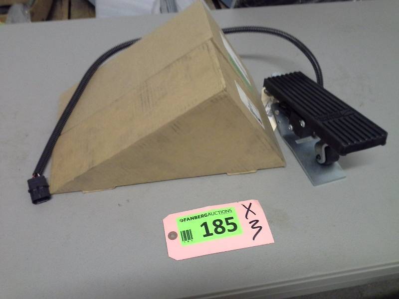 THROTTLE ASSY. NEW STYLE ELECTRONIC GILLIG