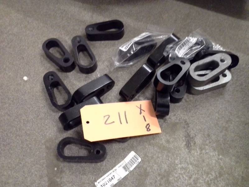SPACER WINDSHIELD WIPER RIGHT INNER GILLIG 82-08892-000