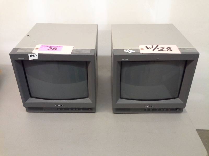 lot 28 image: (2) Sony PVM-14L1 Trinitron 14 CTR display