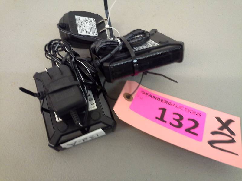 lot 132 image: (2) IOGEAR 2-port VGA Video splitter