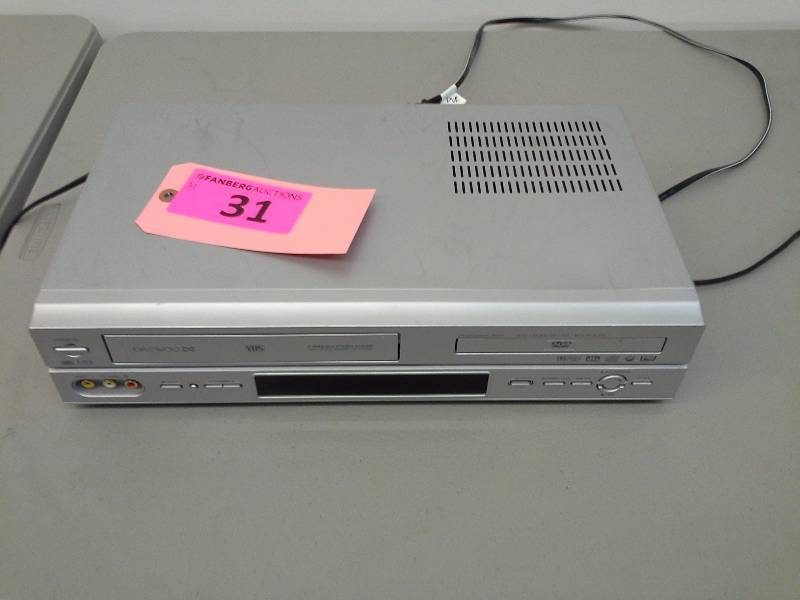lot 31 image: (1) Daewoo DV-6T955B DVD VHS player