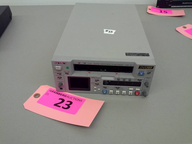 lot 23 image: (1) Sony DSR-25 DVCAM Digital video cassette recorder