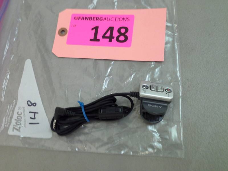 lot 148 image: (1) Sony N50 LANC camera remote