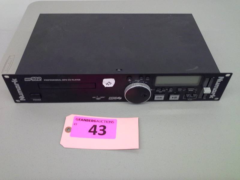 lot 43 image: (1) Numark MP102 Professional MP3 CD Player