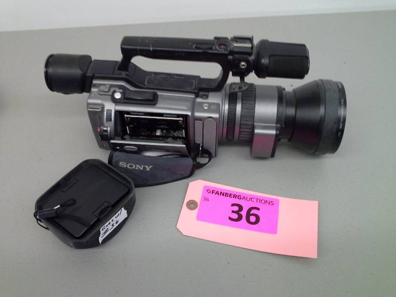 lot 36 image: (1) Sony Handicam Mini DV DCR-VX2100