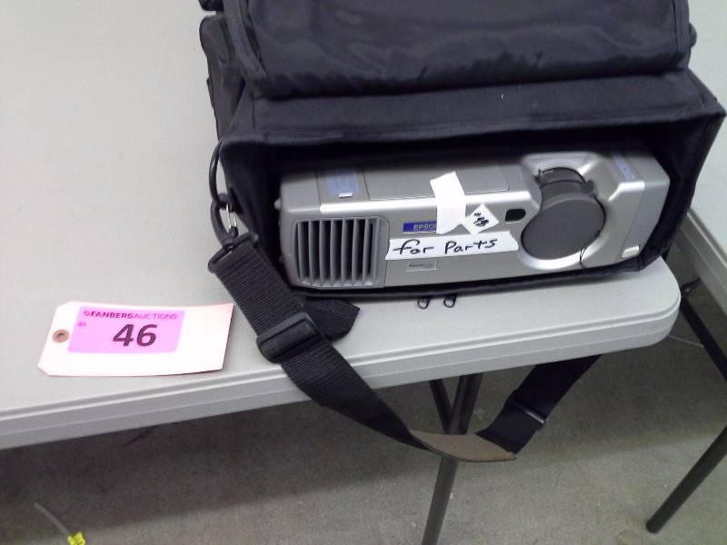 lot 46 image: (1) Epson LCD Projector 820P FOR PARTS.