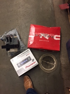 lot 500 image: Car Audio Lot