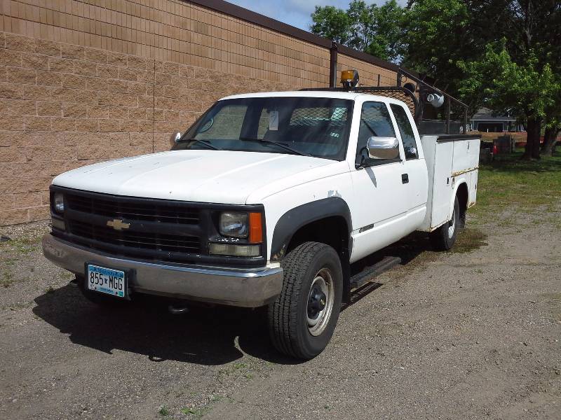 2000 Chevrolet 2500 Truck with Boom