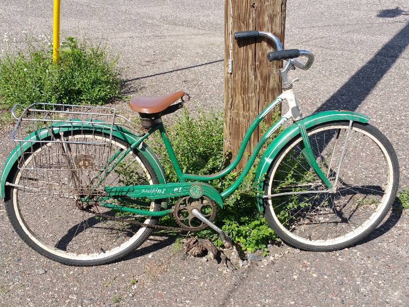 lot 26 image: 1956 () Schwinn Hornet - Womans
