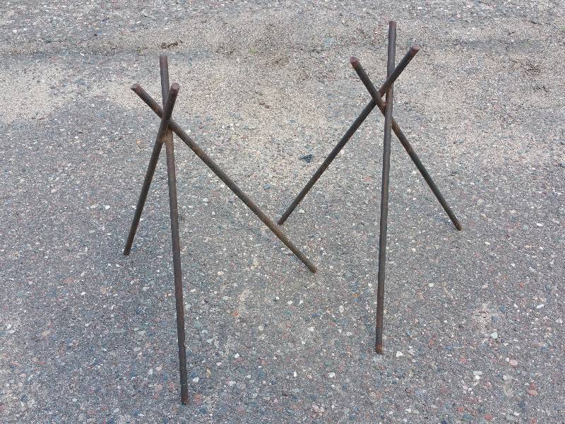lot 28 image: (2) Welded Steel Rod Garden Braces