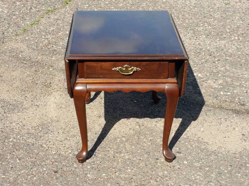 lot 34 image: Ethan Allen Drop Leaf End Table