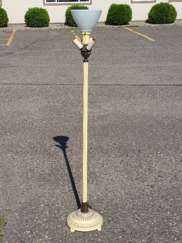 lot 43 image: Antique Cast Iron Floor Lamp