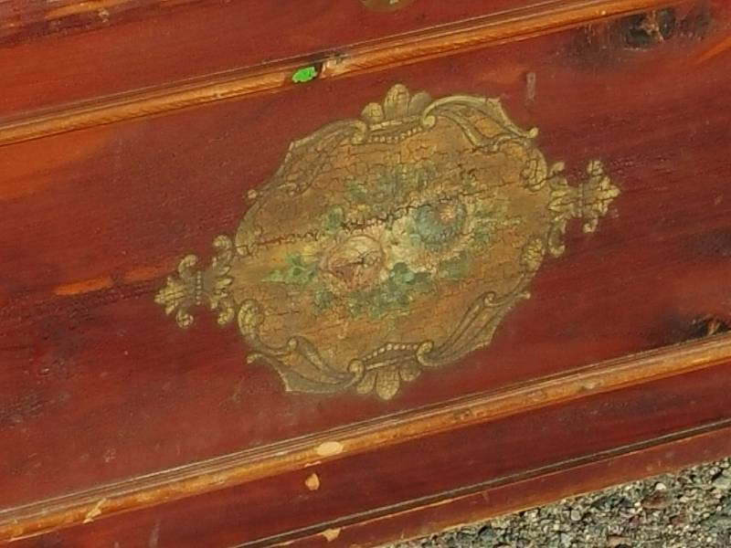 lot 61 image: Victorian Cedar Chest