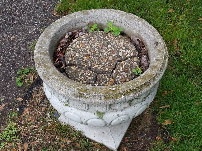 lot 8 image: Handsome Concrete Planter