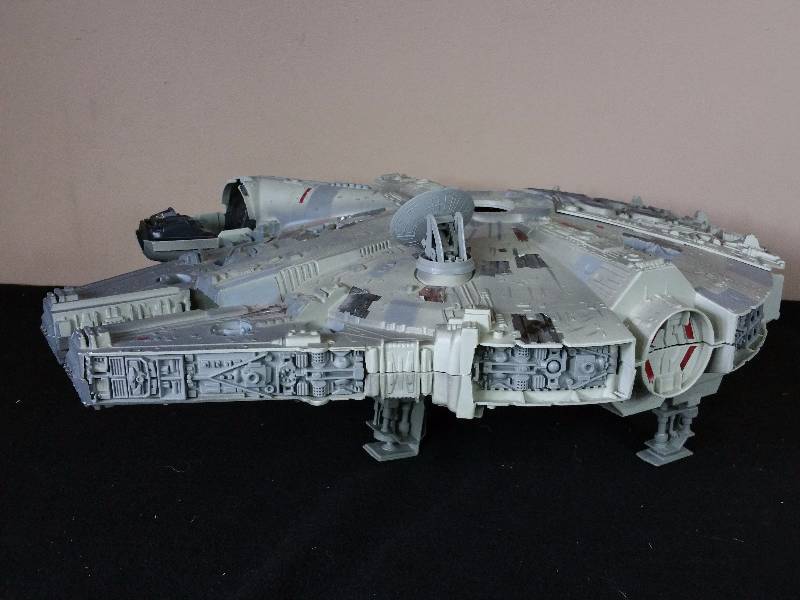 lot 79 image: 1995 Tonka Star Wars Millennium Falcon Toy