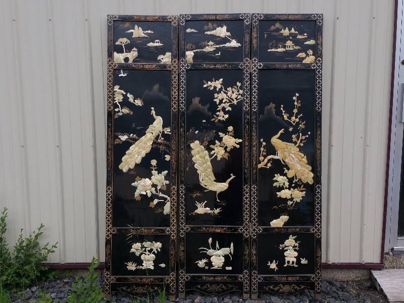 lot 112 image: Antique Oriental Room Divider  Changing Screen