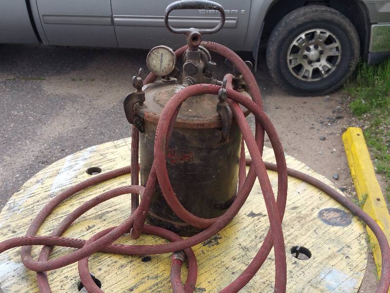 lot 137 image: Rare Vintage DeVilBiss Paint Sprayer
