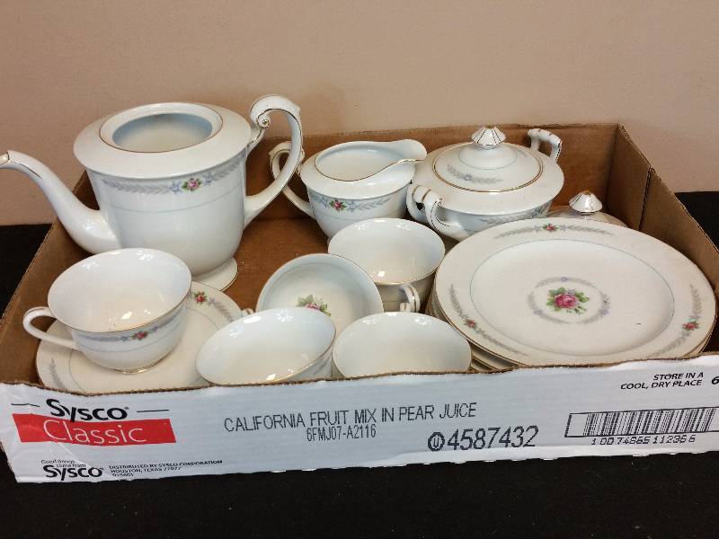 lot 180 image: Narumi Porcelain