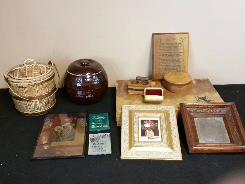 lot 182 image: Cookie Jars Wood Boxes & Misc