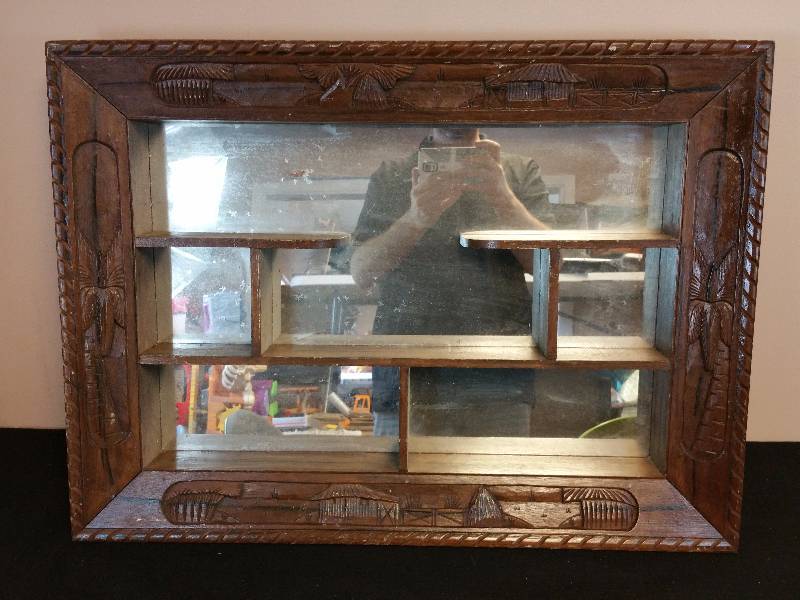lot 186 image: Vintage Mirrored Shadow Box Wall Hanging