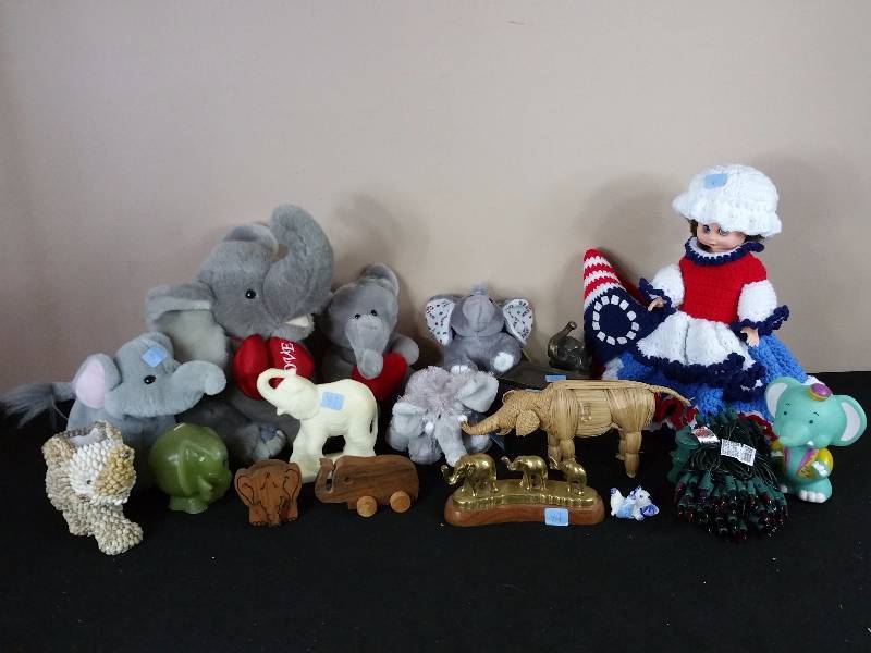 lot 193 image: Large Group of Elephant Collectibles