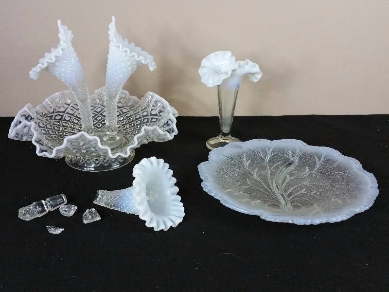 lot 194 image: Fenton Opalescent Epergne, Opalescent Glassware