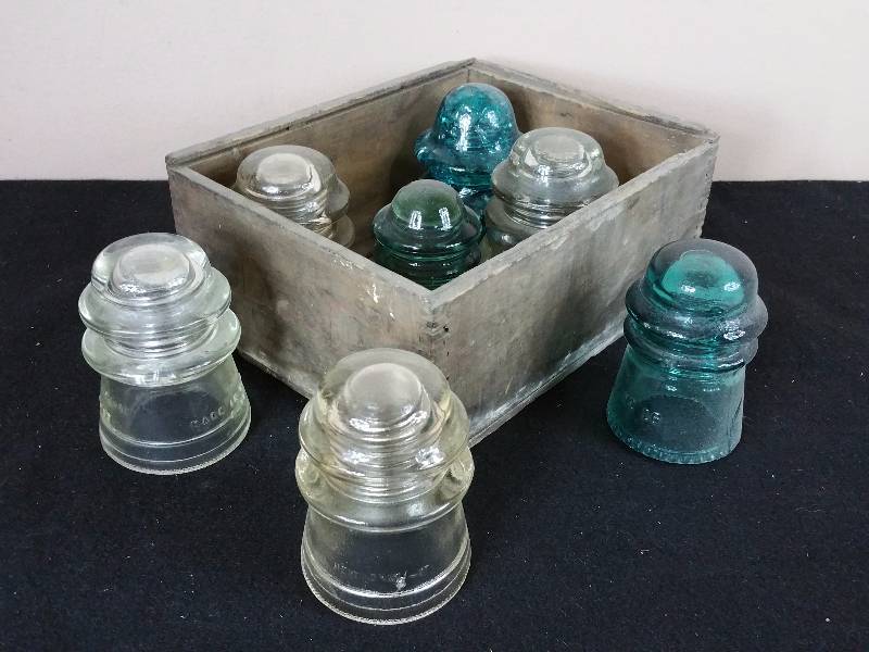 lot 196 image: Rare Asbestos #70 Dovetailed Box  Insulators
