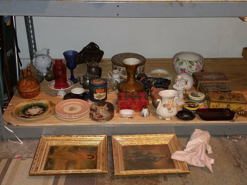 lot 200 image: Large Lot of Unclaimed Past Lots