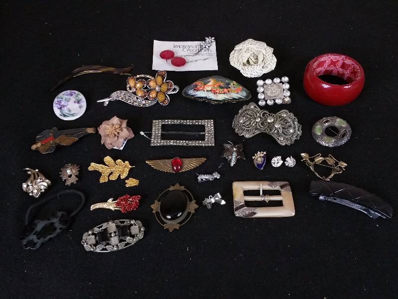 lot 206 image: Vintage Estate Jewelry