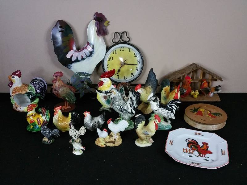 lot 211 image: Large Group of Chicken  Rooster Collectibles